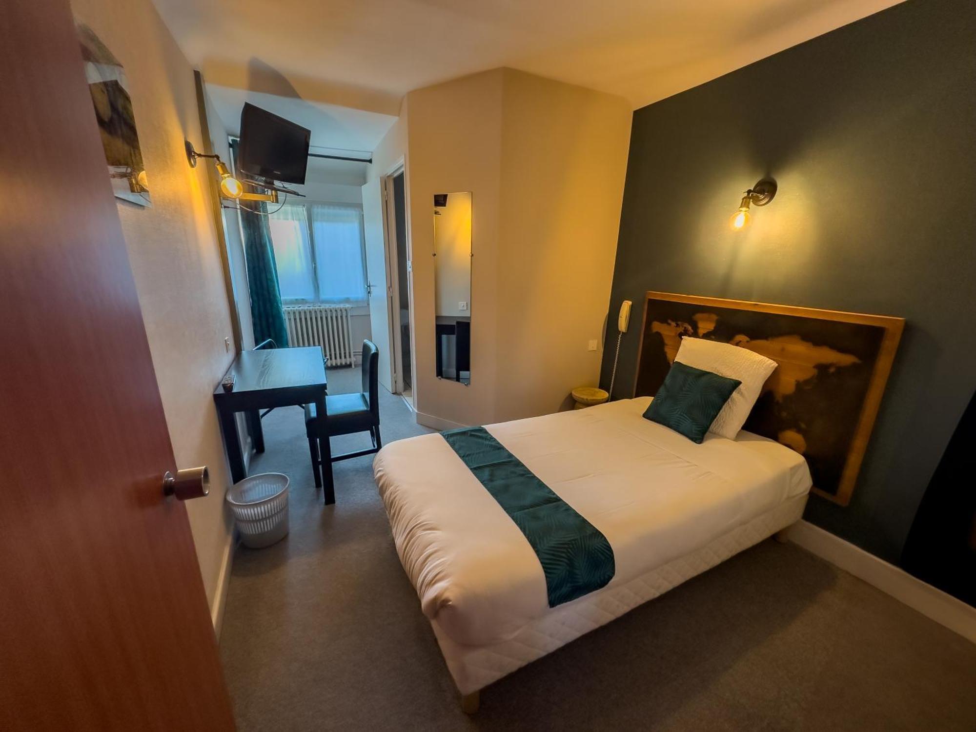 Logis Hotel Restaurant Des Voyageurs Tarnac Eksteriør billede