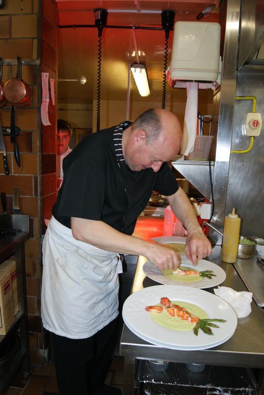 Logis Hotel Restaurant Des Voyageurs Tarnac Eksteriør billede